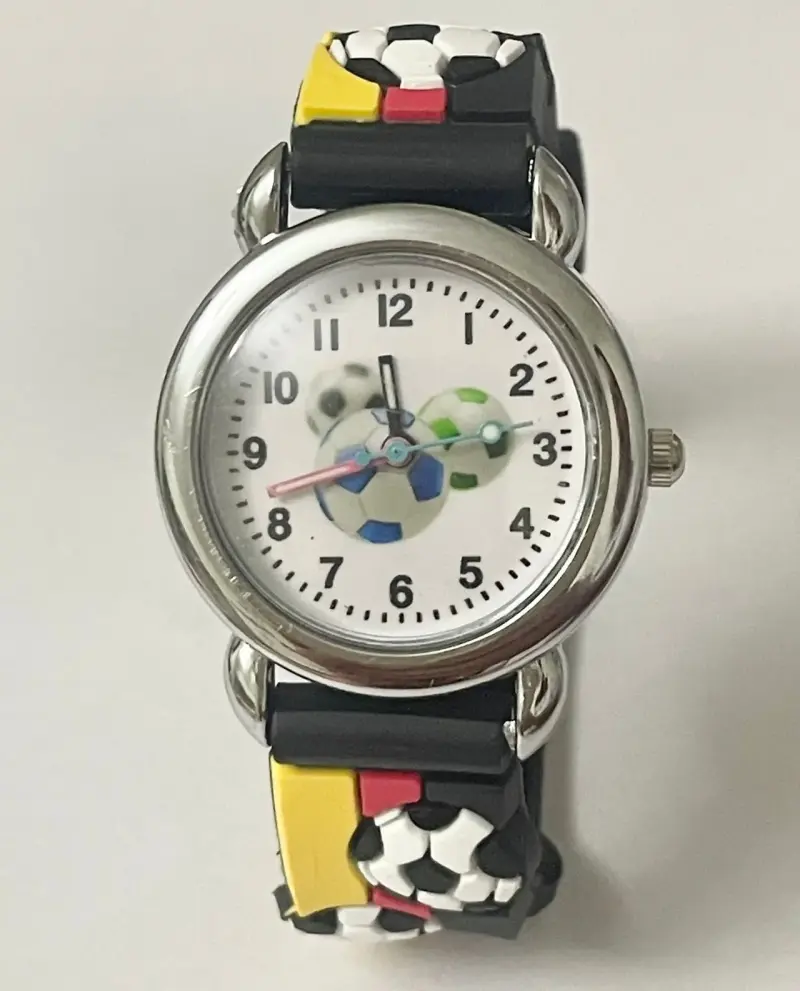 Reloj infantil con diseño de fútbol, nuevo. - 2