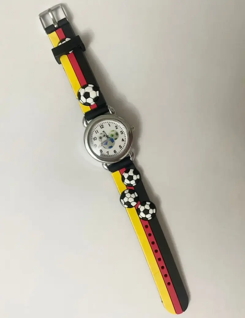 Reloj infantil con diseño de fútbol, nuevo. - 3