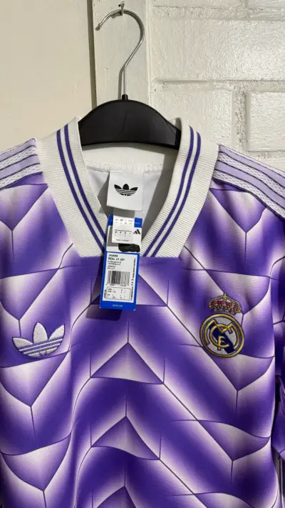 Camiseta Adidas Real Madrid Morada Retro - miniatura 2