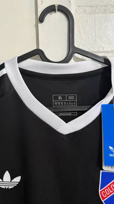 Camiseta Negra Adidas Colo Colo XL - miniatura 3