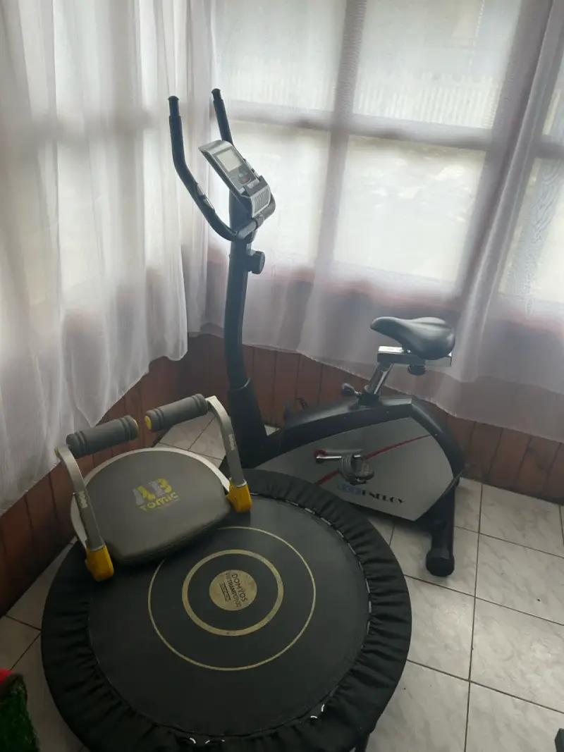 Bicicleta estática y equipo de ejercicio Domyos - 1