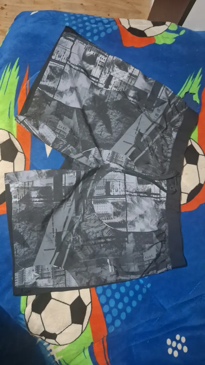 Shorts deportivos grises Marca rebook - 2