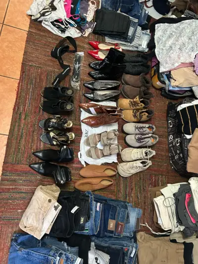 Lote de ropa y calzado variado para mujer - miniatura 4