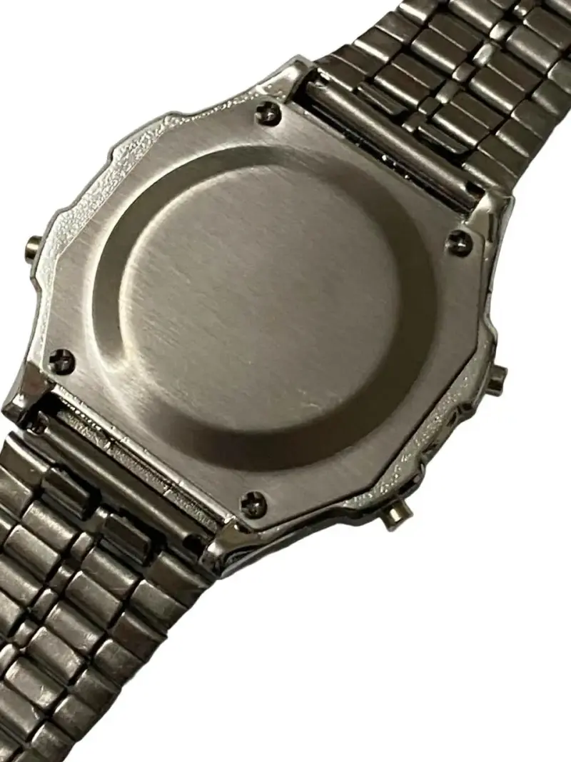 Reloj digital deportivo con cronómetro y alarma - 4