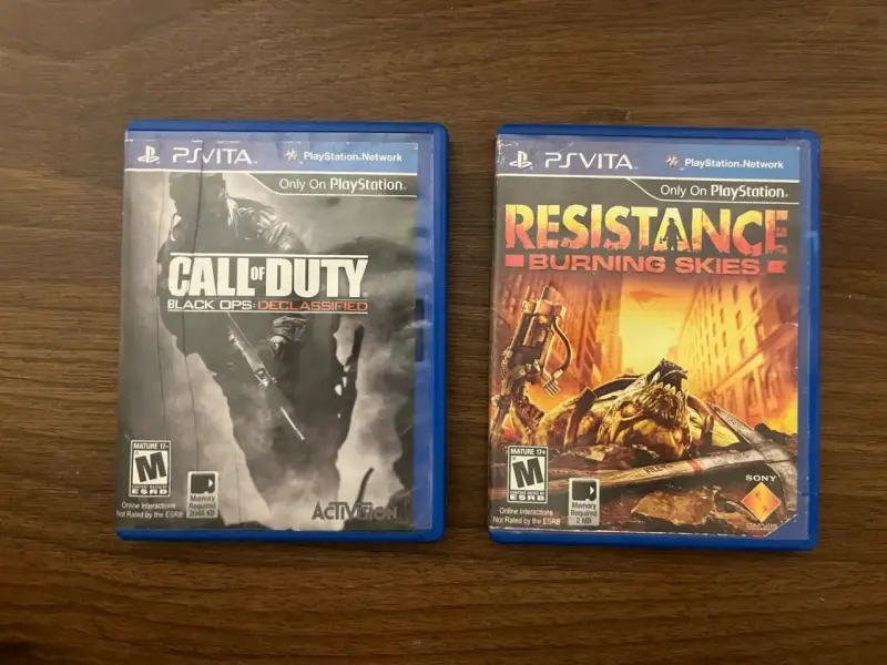 Juegos PS Vita Call of Duty y Resistance - 1