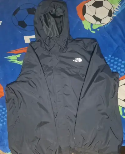 Chaqueta impermeable The North Face negra con capucha - miniatura 4