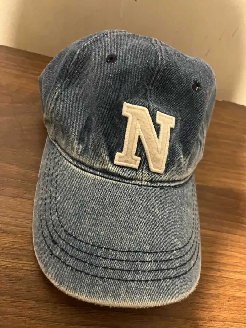 Gorra Denim Azul con Letra “N” Bordada - 2