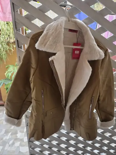 Chaqueta de mujer con forro de piel sintética - miniatura 1