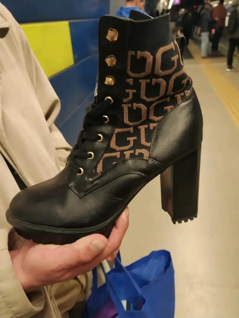 Botines de cuero negro con tacón alto y diseño GG - 1