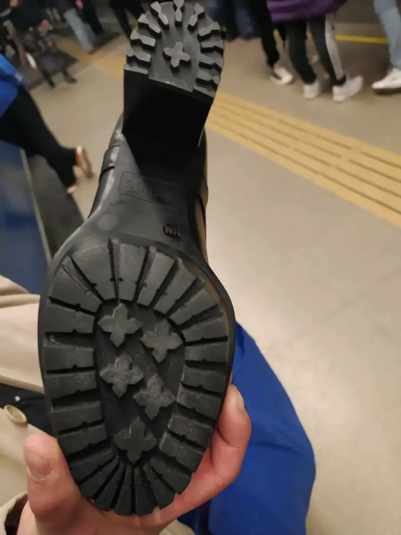 Botines de cuero negro con tacón alto y diseño GG - 2