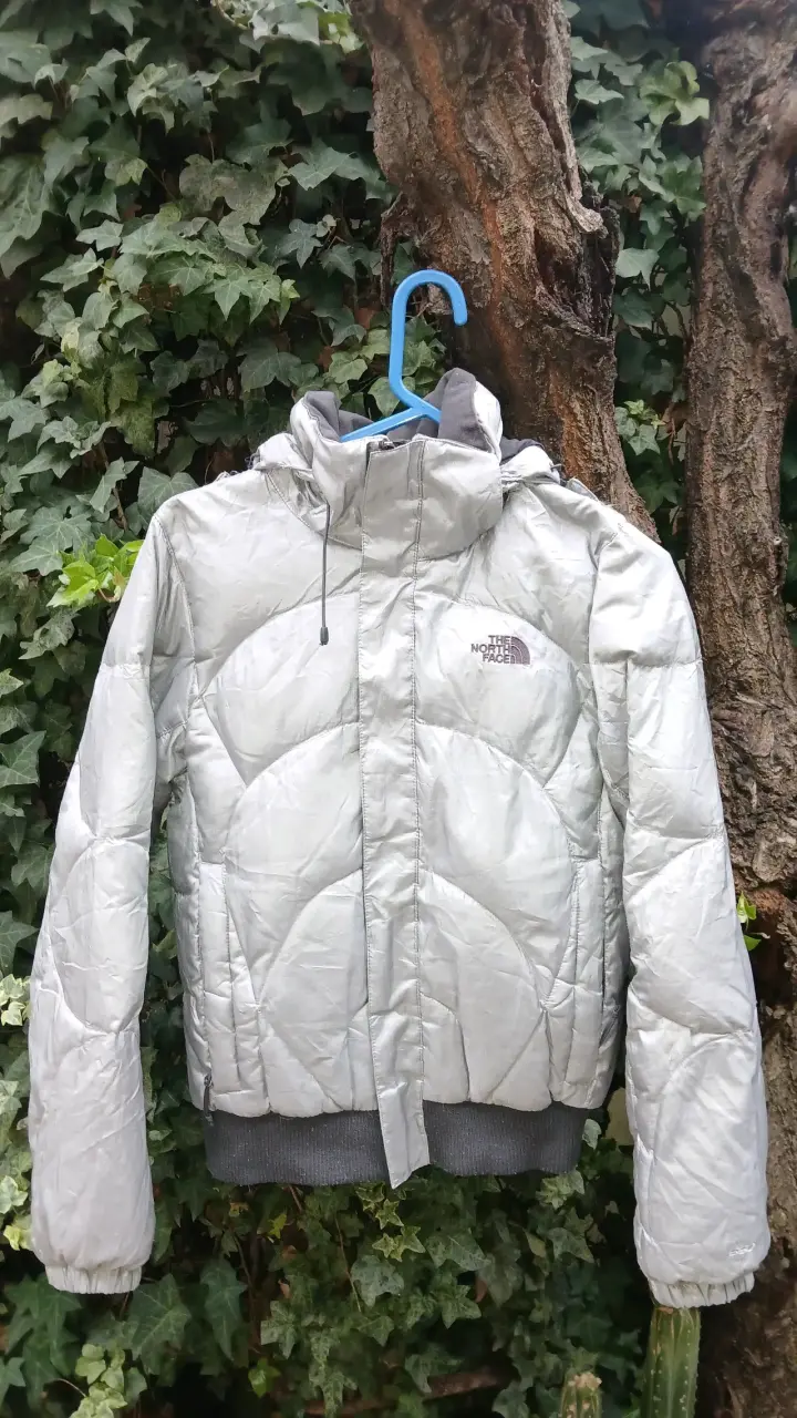 Parka North Face, plateada. Talla S. Largo 45 cm. - 3