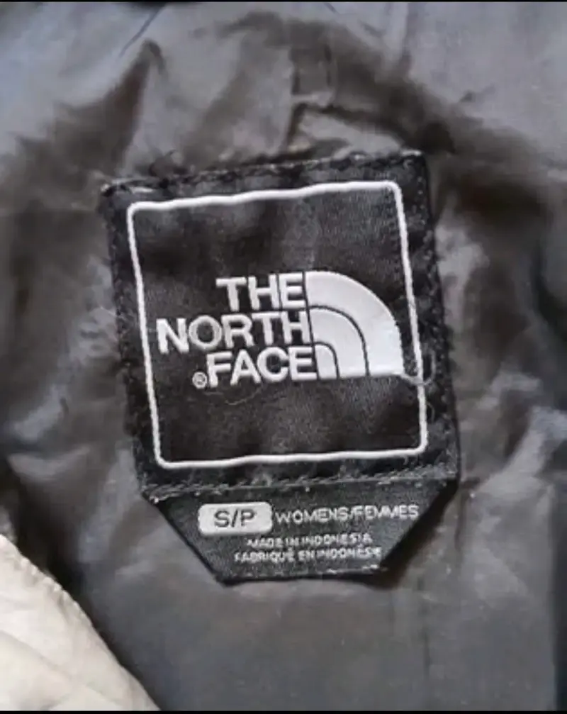 Parka North Face, plateada. Talla S. Largo 45 cm. - 5