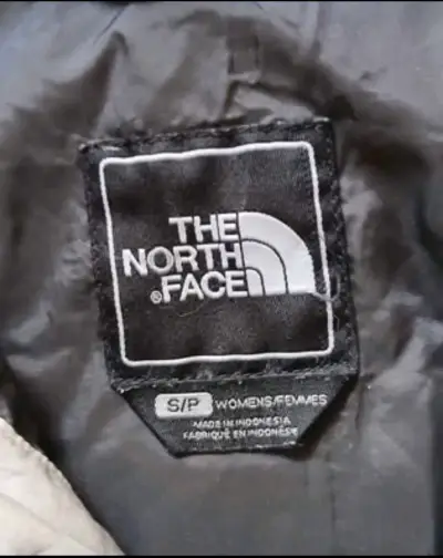 Parka North Face, plateada. Talla S. Largo 45 cm. - miniatura 5