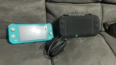 Nintendo Switch Lite turquesa con estuche - miniatura 3