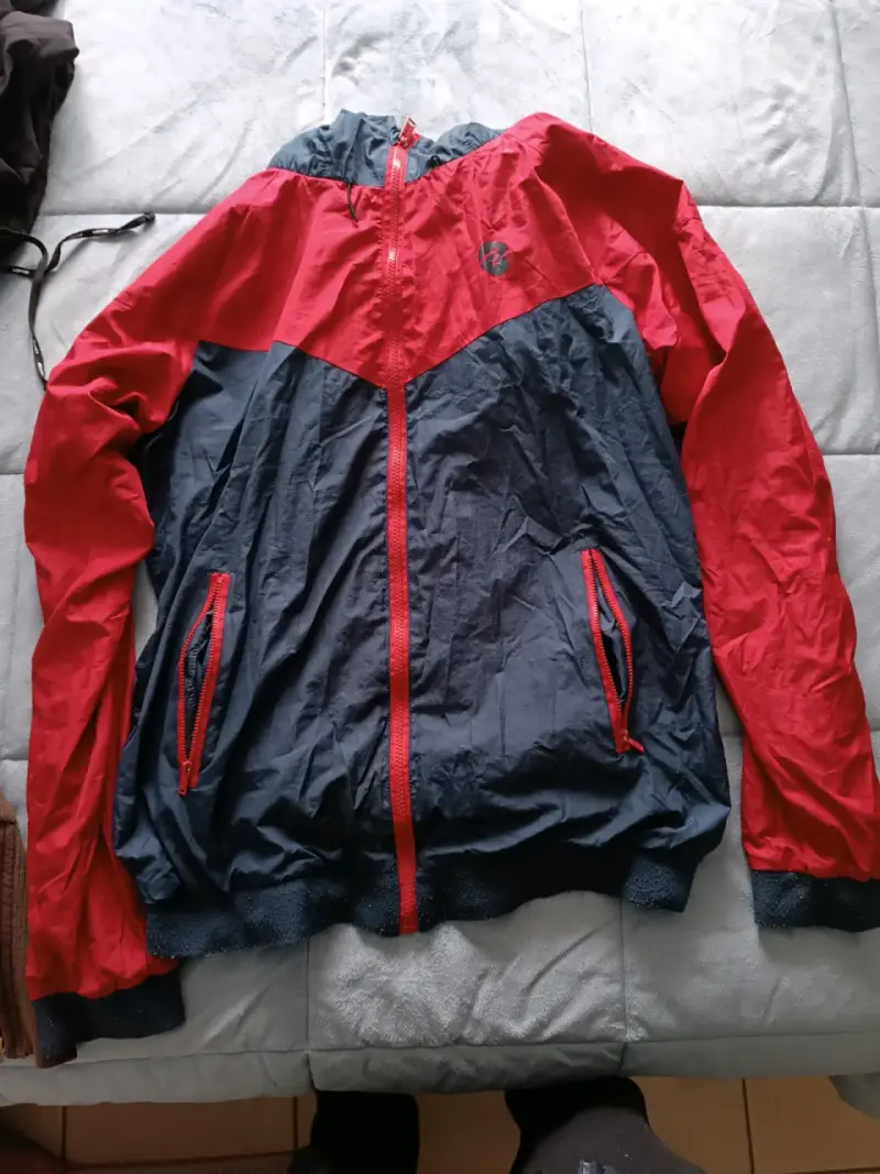 Cortaviento deportivo rojo y azul para hombre talla M - 1