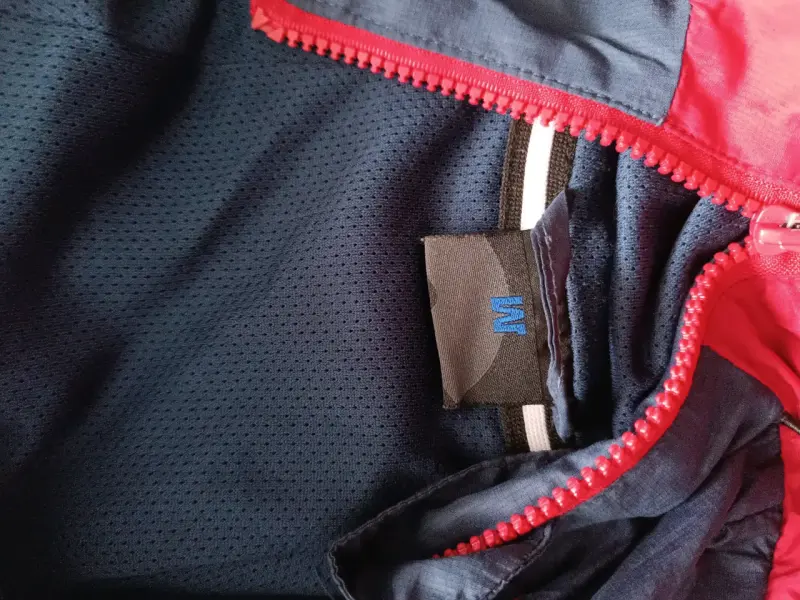 Cortaviento deportivo rojo y azul para hombre talla M - 3