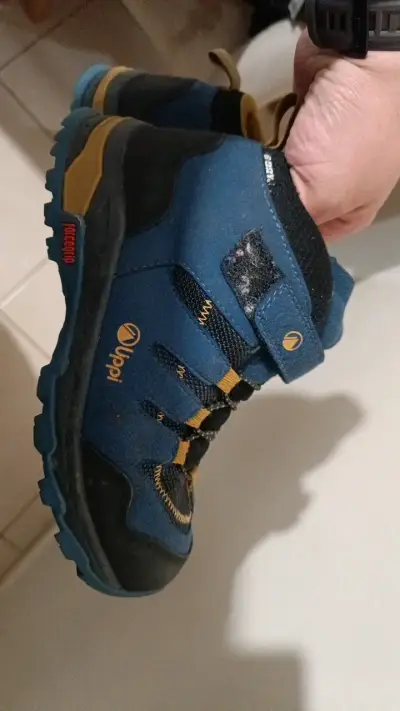 Botas de trekking infantiles Vippi azul y negro - miniatura 1