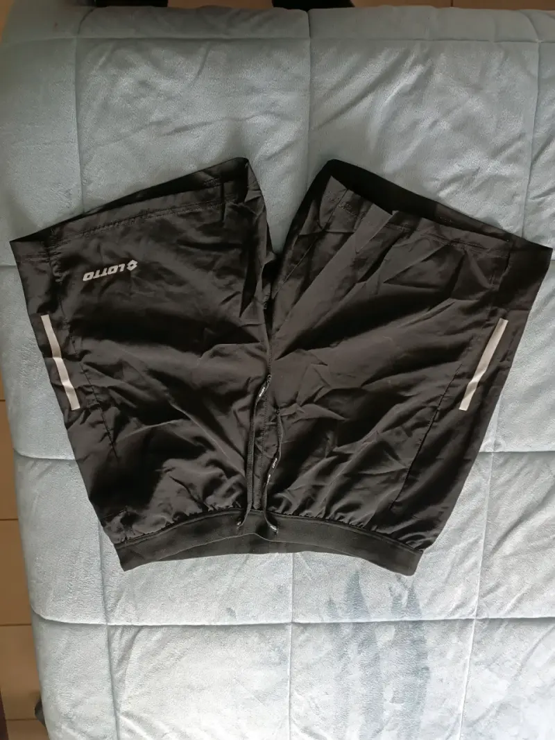 Shorts deportivos negros Lotto para hombre - 1