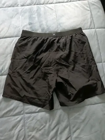 Shorts deportivos negros Lotto para hombre - miniatura 2