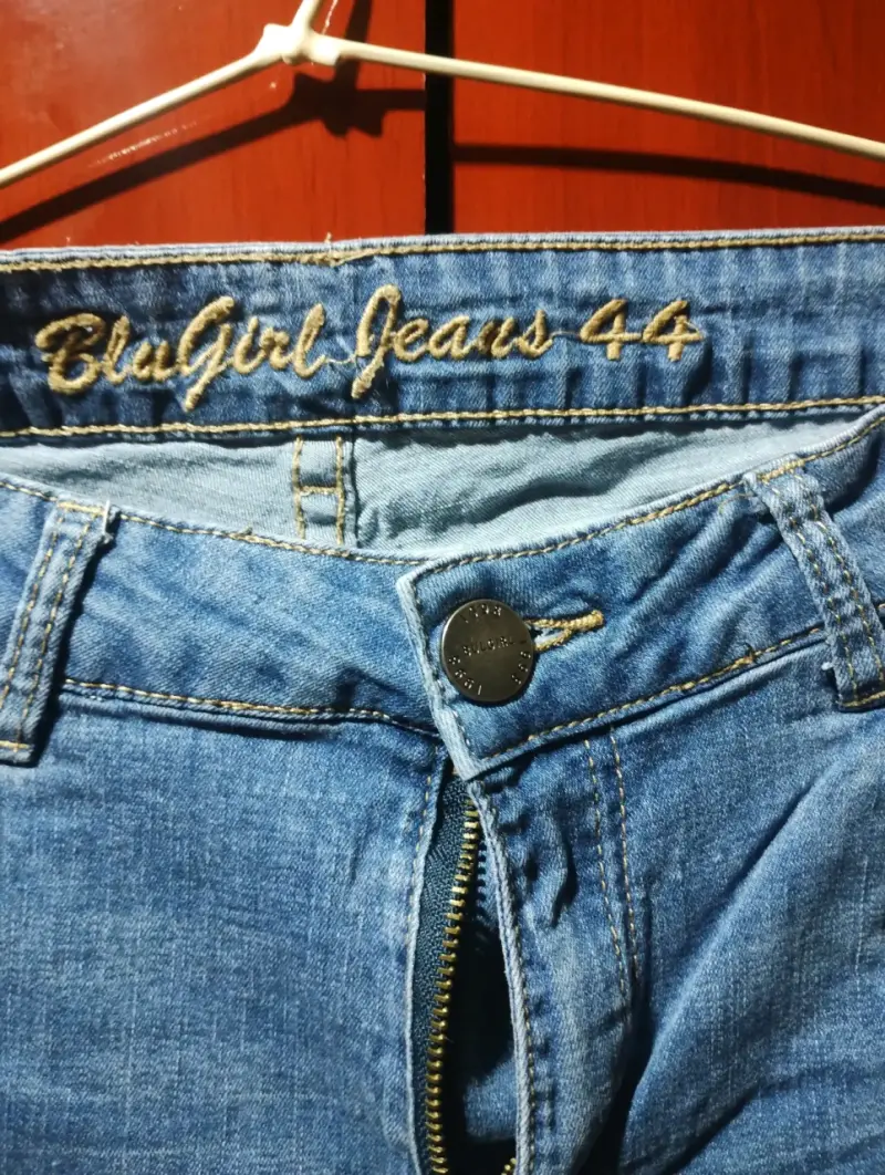 Jeans de mujer BluGirl con diseño deshilachado - 2