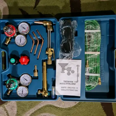 Kit de Soldadura y Corte con Reguladores y Mangueras - miniatura 1