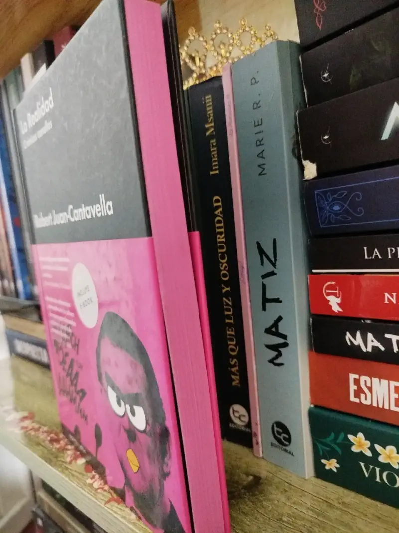 Libro "La Realidad Crónicas Canallas" - 4