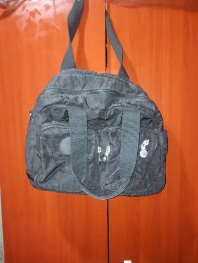 Cartera negra con múltiples bolsillos - miniatura 2