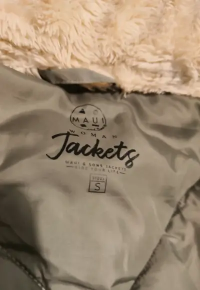 Chaqueta de invierno verde con capucha para mujer - miniatura 3
