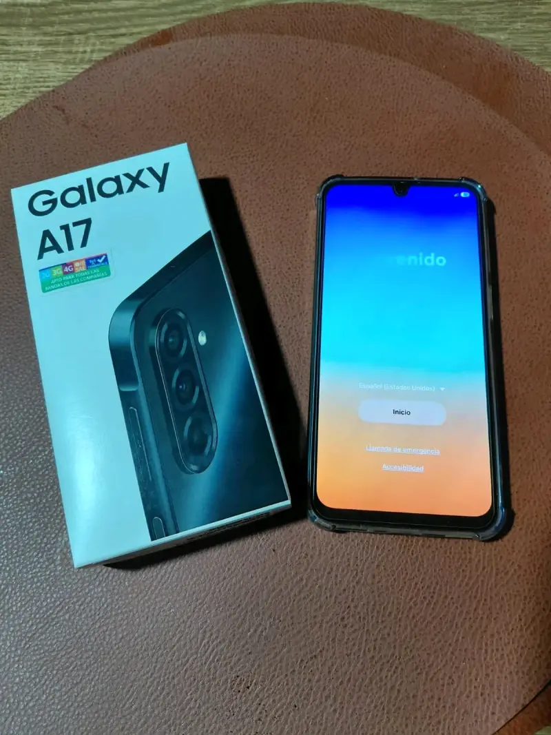 Smartphone Samsung Galaxy A17 con caja