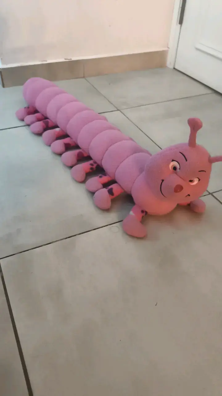 Peluche oruga rosa grande para niños