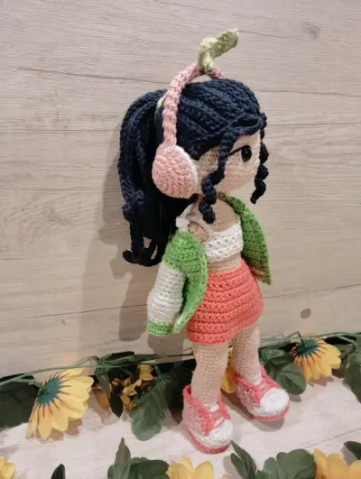 Muñeca amigurumi hecha a mano - miniatura 2