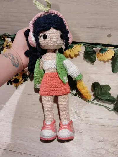 Muñeca amigurumi hecha a mano - miniatura 3