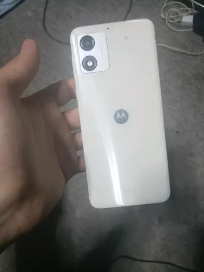 Motorola E13 con pantalla rota - miniatura 4