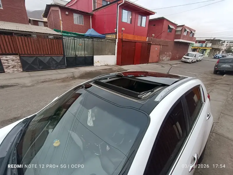 Kia Sportage 2012 con techo panorámico - 2