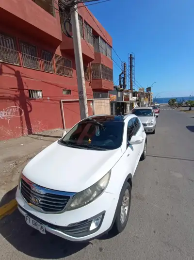 Kia Sportage 2012 con techo panorámico - miniatura 4