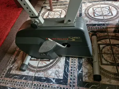 Bicicleta estática para ejercicio en casa - miniatura 3