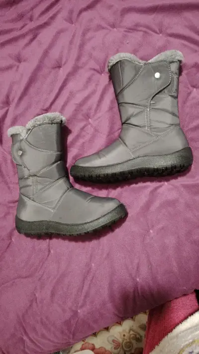 Botas de invierno gris con forro polar - miniatura 1