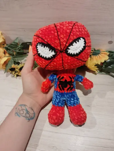 Spiderman amigurumi heco a mano - miniatura 1
