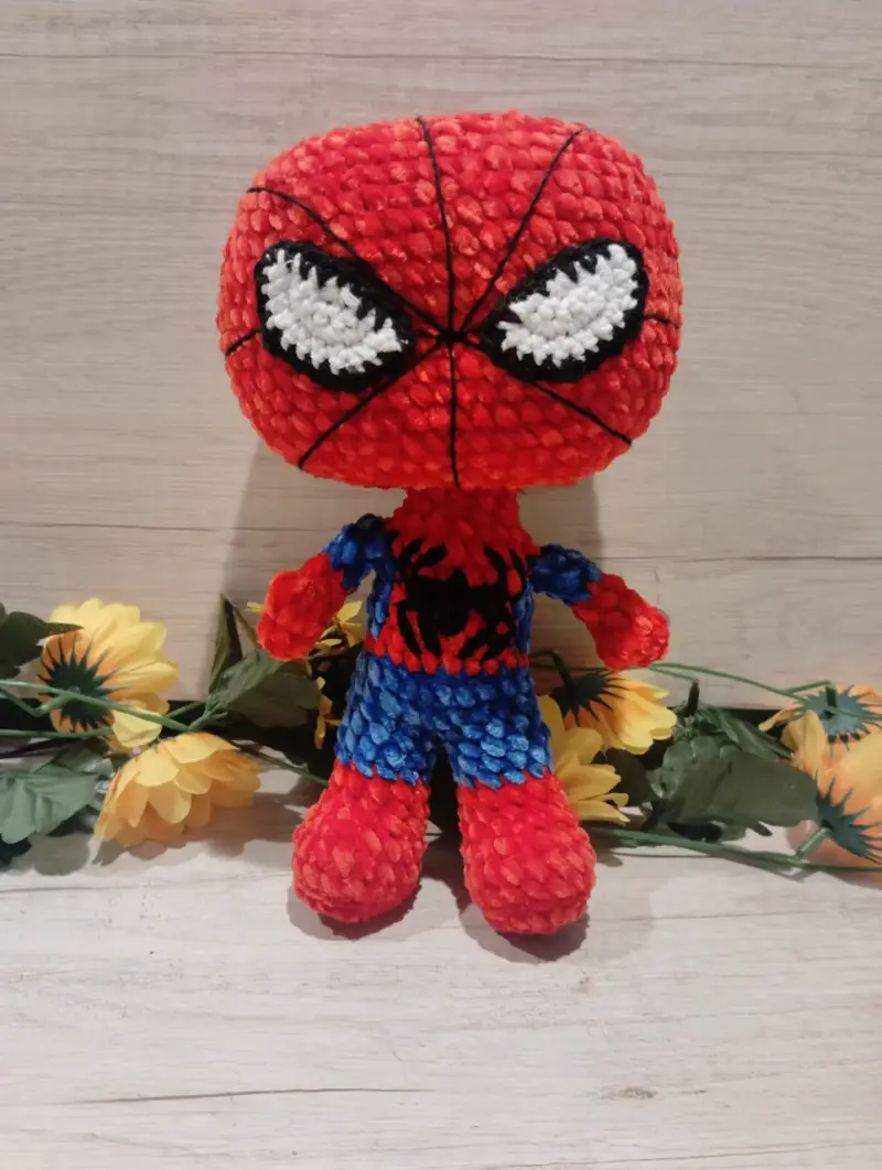 Spiderman amigurumi heco a mano - 3