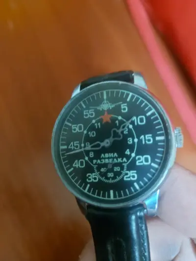 Reloj de pulsera estilo aviador con correa de cuero - miniatura 1