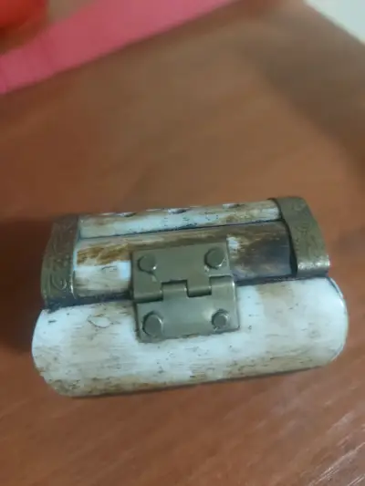 Joyero de hueso natural repujado en bronce - miniatura 3