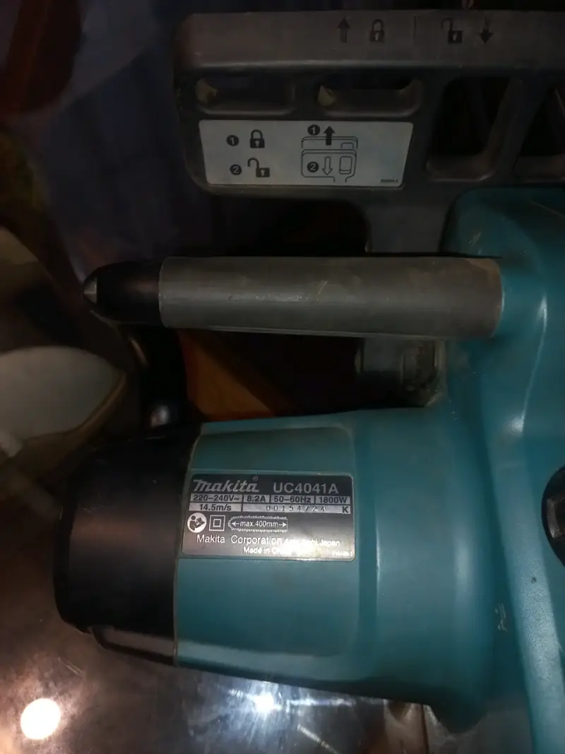 Motosierra eléctrica Makita UC4041A 1800W - 1