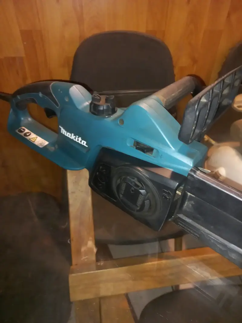 Motosierra eléctrica Makita UC4041A 1800W - 2