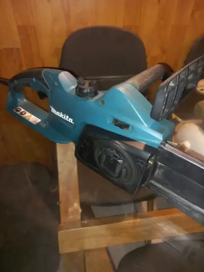 Motosierra eléctrica Makita UC4041A 1800W - miniatura 2