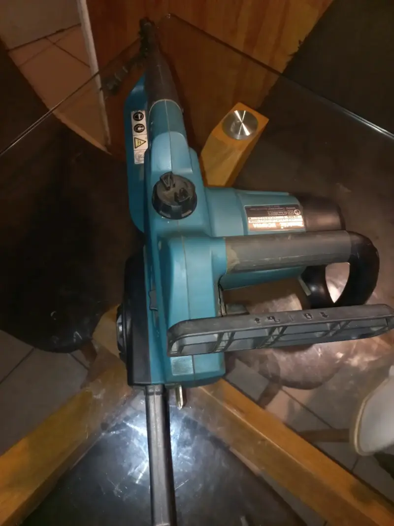 Motosierra eléctrica Makita UC4041A 1800W - 3