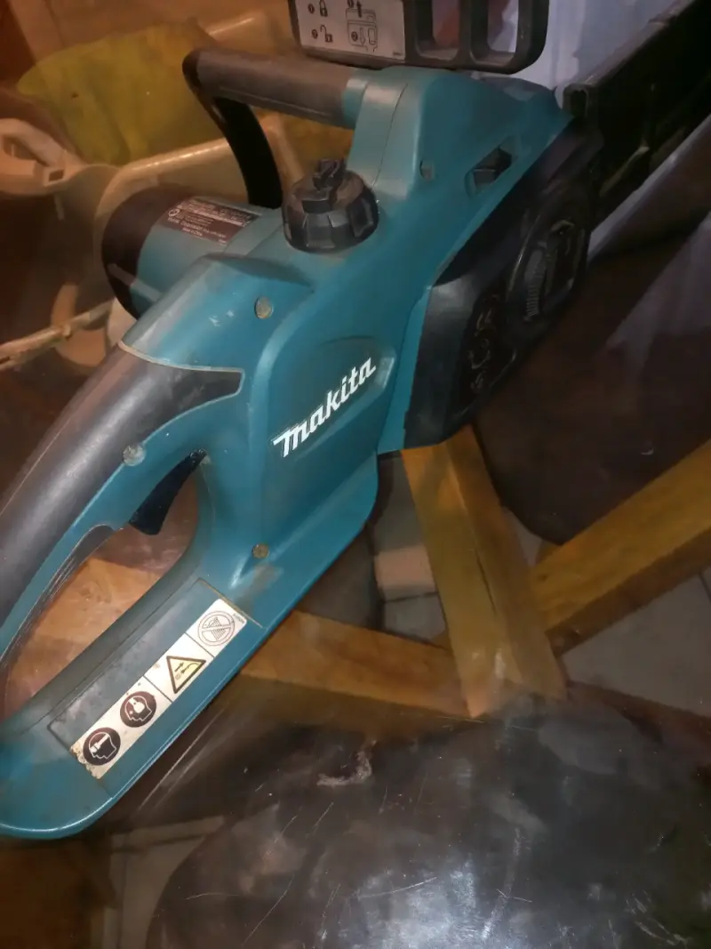 Motosierra eléctrica Makita UC4041A 1800W - 4