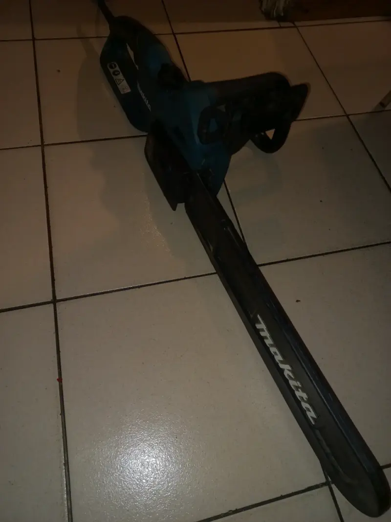 Motosierra eléctrica Makita UC4041A 1800W - 5