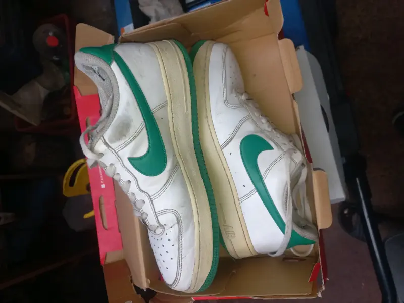 Zapatillas Nike Air Force 1 Blancas y Verdes - 1