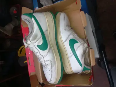 Zapatillas Nike Air Force 1 Blancas y Verdes - miniatura 1