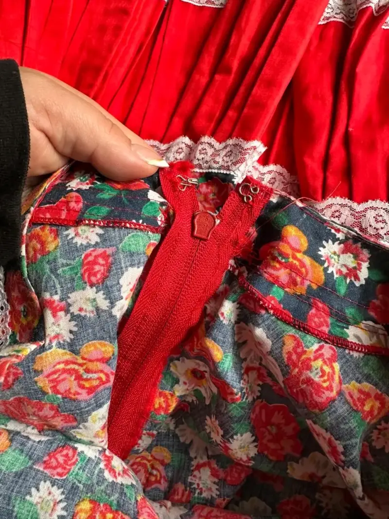 Vestido folclórico chileno con encaje floral - 2